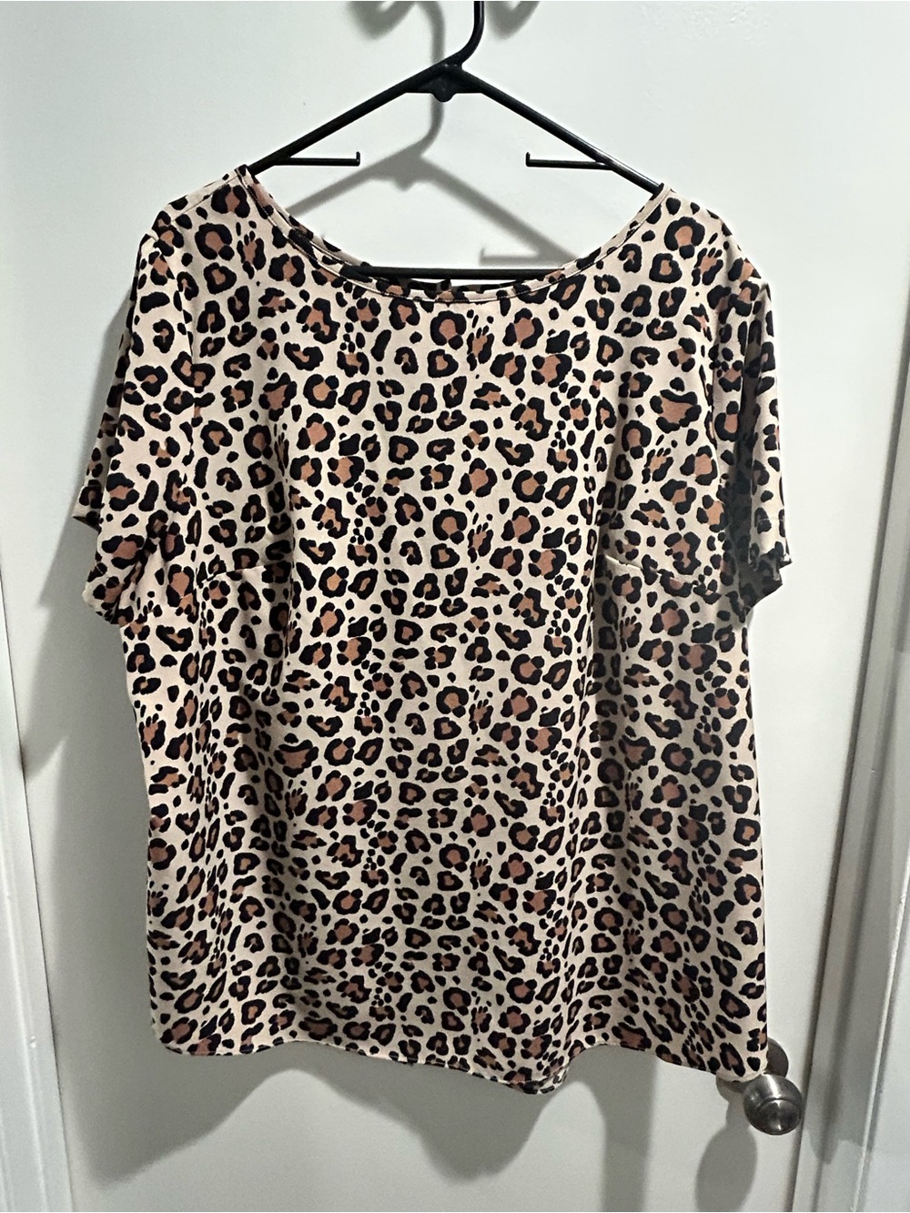 Ava & Viv Leopard Print Short Sleeve Top - Taupe & Pink